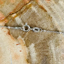 Load image into Gallery viewer, Peridot and Gold Necklace