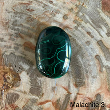Load image into Gallery viewer, Malachite Palm stone