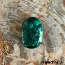 Load image into Gallery viewer, Malachite Palm stone