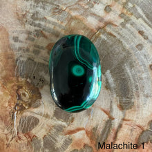 Load image into Gallery viewer, Malachite Palm stone