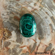 Load image into Gallery viewer, Malachite Palm stone