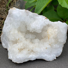 Load image into Gallery viewer, Crystal Quartz Geode