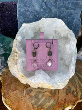 Load image into Gallery viewer, Crystal Earring